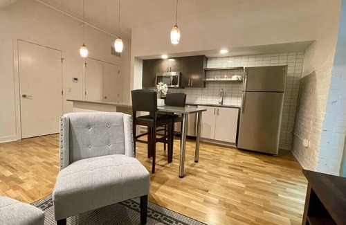 Old Market Apartamento | A historic 700 square foot Atrium loft in the heart of the Old Market
