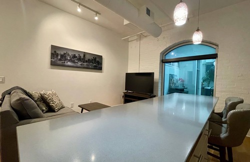 Old Market Apartamento | A historic 700 square foot Atrium loft in the heart of the Old Market