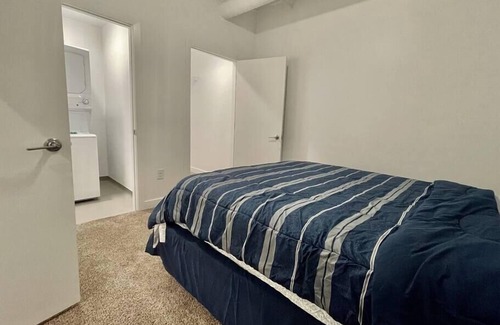 Downtown Omaha Apartamento | A historic 700 square foot Atrium loft in the heart of the Old Market