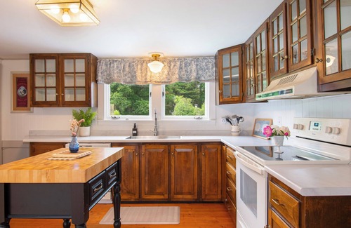 Dresden Otro | A historic, charming farmhouse in the heart of Midcoast Maine!