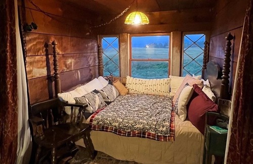 Loleta Otro | A historic Colonial Revival Farmhouse and estate overlooking Humboldt Bay