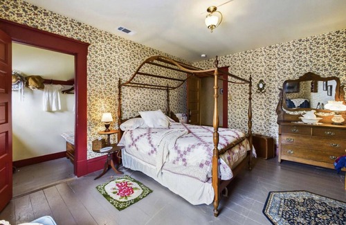 Loleta Otro | A historic Colonial Revival Farmhouse and estate overlooking Humboldt Bay