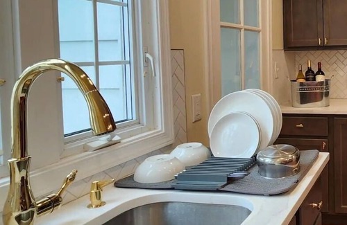 Weequahic Casa | A Historic Retreat Awaits You - Entire Home near to EWR