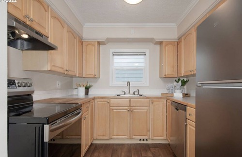 Portsmouth Casa | A Home A Way from your Home with 3-bedroom & 2 bathroom with free parking