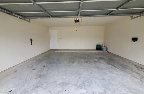 Conroe Casa | A Home away from Home- King bed-sleeps9