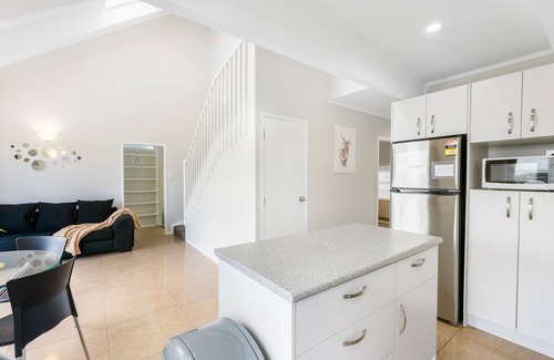 Clover Park Casa | A Home away from Home - Netflix -Parking