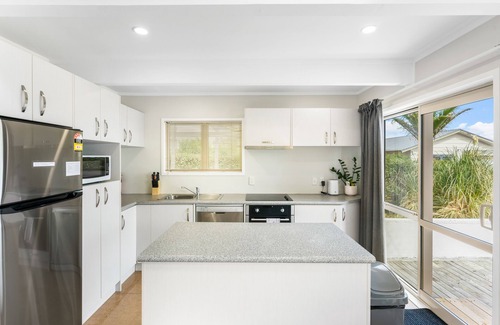 Clover Park Casa | A Home away from Home - Netflix -Parking