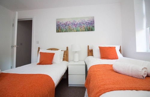 Eastleigh Apartamento | A Home From Home - Spacious Comfortable Accommodation to Meet Your Needs