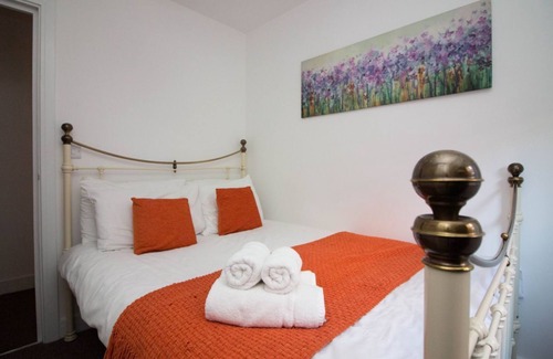Eastleigh Apartamento | A Home From Home - Spacious Comfortable Accommodation to Meet Your Needs