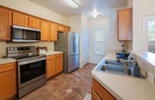 Garland Casa | A Homey and Relaxing Stay in Garland