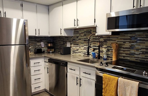 Riverside Condominio | A Homey Desert Oasis. Walk to ASU/ Mill Ave!