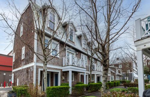 Seabrook Casa | A Hop Skip n Away by Seabrook Hospitality