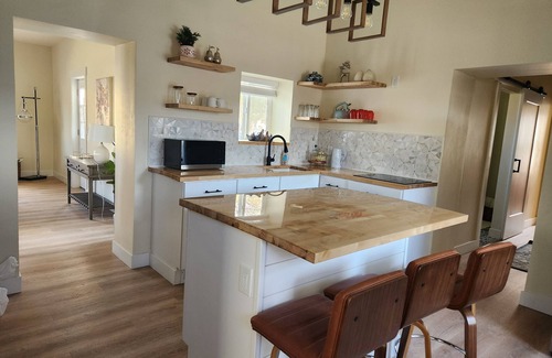 Logan Casa | A house in the heart of Logan with shops, restaurants, and experiences near.
