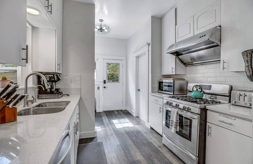Pasadena Casa | A Huge, Calm, Relaxing, Beautiful Home w Swim Spa close to Universal Studio