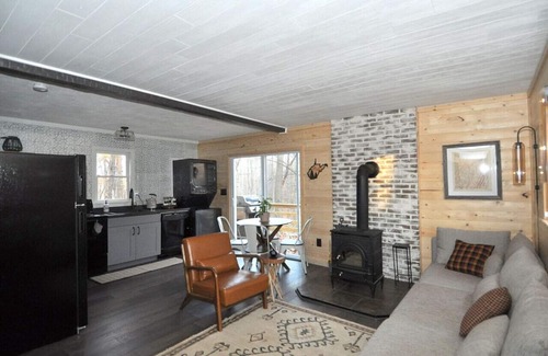 Great Cacapon Cabina | A Humble Abode - Pet Friendly, Fire Pit, Deck, Grill, Wood Stove, Games, Wifi, 6 acres