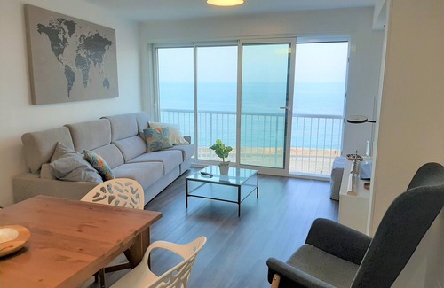 Vista Hermosa Apartamento | Una joya a tan solo 100 metros de playa de Postiguet, con vistas al mar.