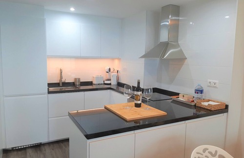 Vista Hermosa Apartamento | Una joya a tan solo 100 metros de playa de Postiguet, con vistas al mar.
