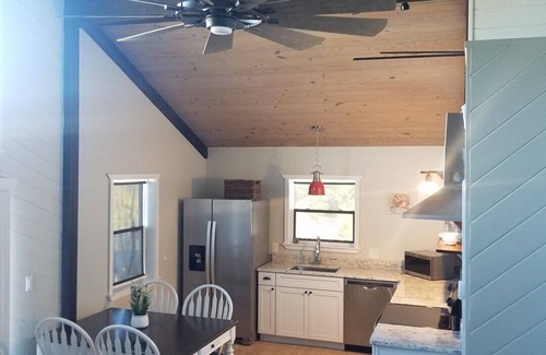 Ocean Sands Casa | A Jolly Boat-A FEW STEPS TO BEACH-ocean side Corolla. Perfect for families!
