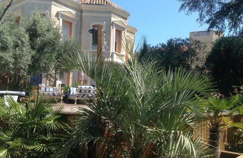 Hyeres City Centre Casa | A l'ombre du cedre