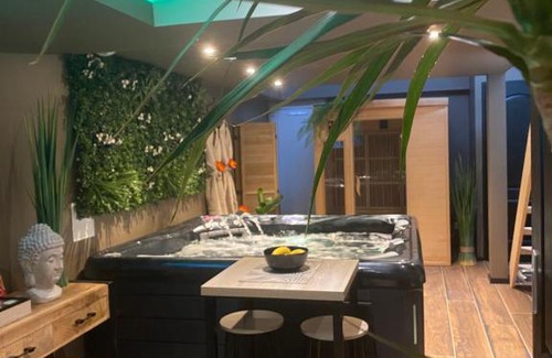 Loison-sous-Lens Cama Y Desayuno | A la Belle Étoile, le spa détente céleste