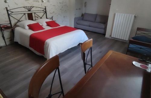 La Souterraine Hotel | A La Porte Saint Jean