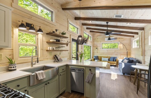 Oconee County Cabina | A Lakefront Tiny Cabin: Kayaks,SUP,Near Jocassee