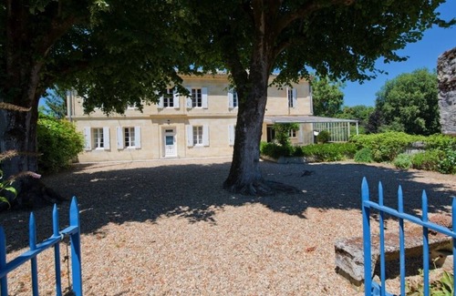Petit-Palais-et-Cornemps Casa | Una casa familiar con piscina climatizada en el corazón de la región vinícola de Burdeos