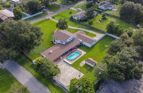Brandon Casa | A Large Tropical 7 Bedroom Estate by RedAwning