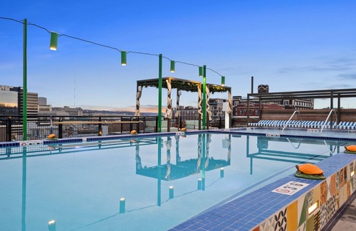 Crossroads Arts District Condominio | A Lavish Retreat, Perfect for Sports Enthusiasts Visiting Arrowhead Stadium 339