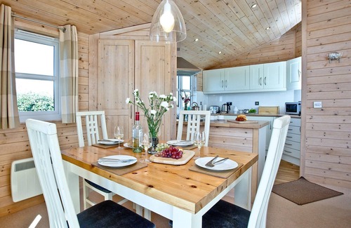St Merryn Cabina | A light and spacious lodge with one double with walk in wardrobe and en-suite shower and one twin.