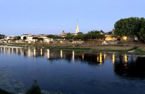 Port-Sainte-Foy-et-Ponchapt Casa | A Little Gem on the Banks of the River Dordogne