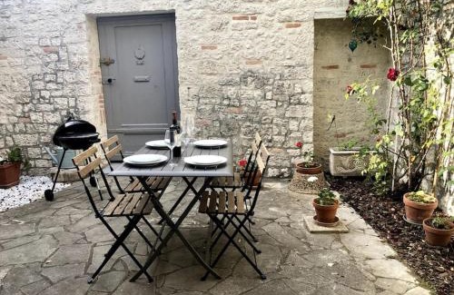 Port-Sainte-Foy-et-Ponchapt Casa | A Little Gem on the Banks of the River Dordogne