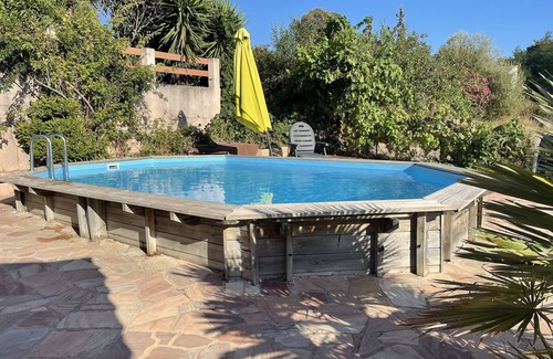 Coggia Villa | Un pequeño rincón del paraíso en un pueblo típico con piscina y vista al mar.