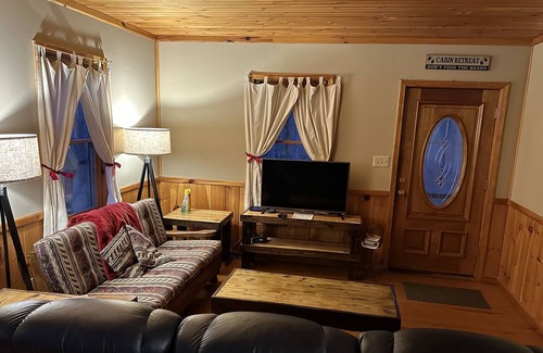 Spruce Pine Cabina | A little mountain cabin in the woods.