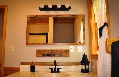 Spruce Pine Cabina | A little mountain cabin in the woods.