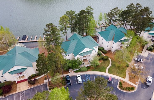 Dadeville Condominio | A Little Peace of Lake Martin | 1 Bed, 1 Bath