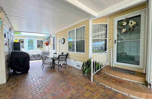 Ellenton Casa | A little slice of paradise😎, with resort style living.