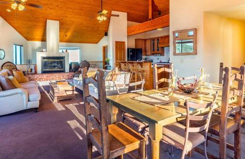 Julian Casa | A LIVING CANVAS Amazing Lake View Custom Home