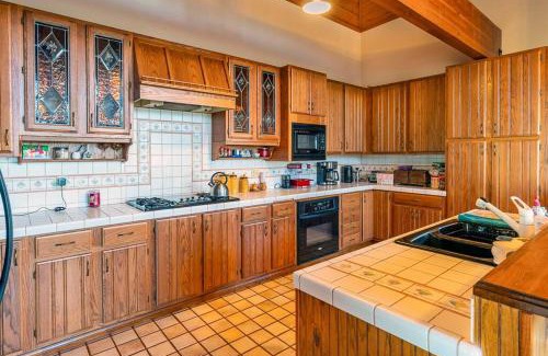 Julian Casa | A LIVING CANVAS Amazing Lake View Custom Home