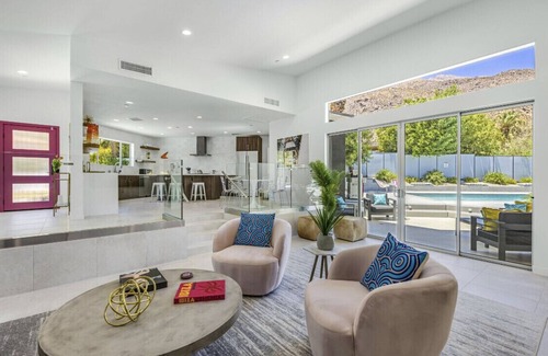 The Mesa Casa | A+ LOCATION close to downtown in the quiet Mesa enclave! Hot Tub. Fire Pit.