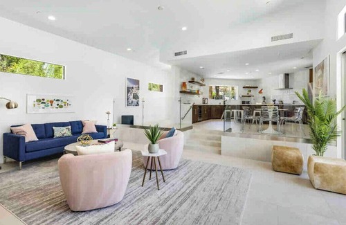 The Mesa Casa | A+ LOCATION close to downtown in the quiet Mesa enclave! Hot Tub. Fire Pit.