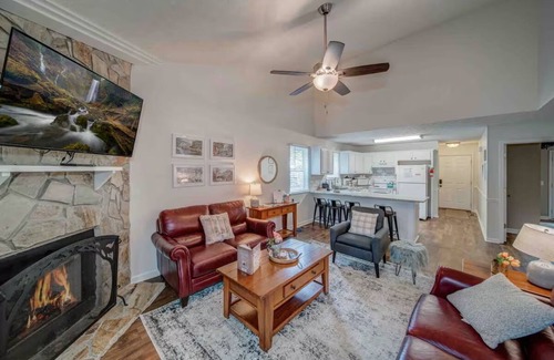 Helen Cabaña | A+ Location! Only 1 mile to downtown Helen. SUPER Clean 2 Bedroom/2 Bath.