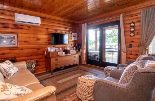 Valois Cabaña | A Log Cabin on Seneca Lake: "Perfect Couples Retreat!"
