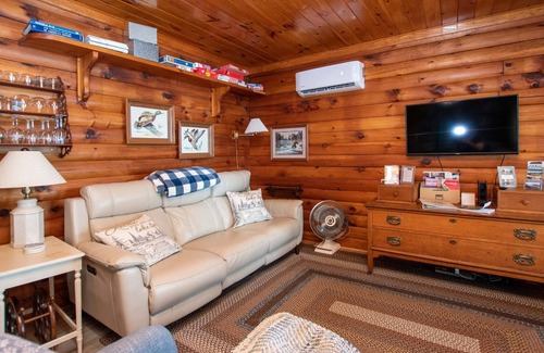 Valois Cabaña | A Log Cabin on Seneca Lake: "Perfect Couples Retreat!"