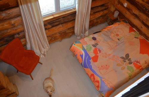 Lac-Saint-Paul Chalet De Esquí | A log home with a meadow roof! On the edge of a beautiful lake !