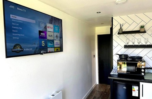 Coleraine Casa | A lorry conversion in to a beautiful countryside home with hot tub