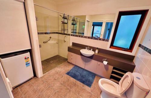 Wonga Park Casa | A Lovely Pool House in Forest