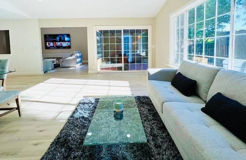 South San Jose Casa | A Luxurious -3BR/2BA- Urban Gem, Sunlit & Smart!