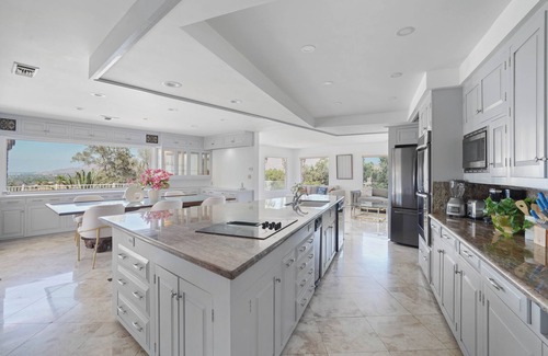Riverside Casa | A Luxurious Getaway with Stunning Views