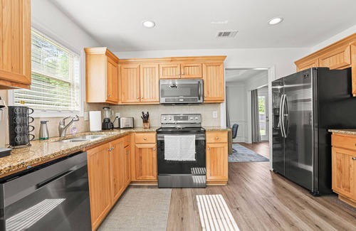 Lawrenceville Casa | A Luxurious, Newly Renovated Ranch (2012 sqft)